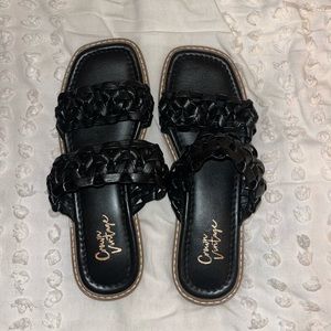 Size 6.5 Crown Vintage black sandals